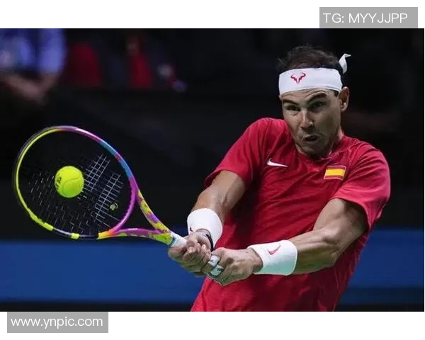 足球传奇逐渐谢幕：退役潮来袭，曾经的绿茵英雄们的告别时刻