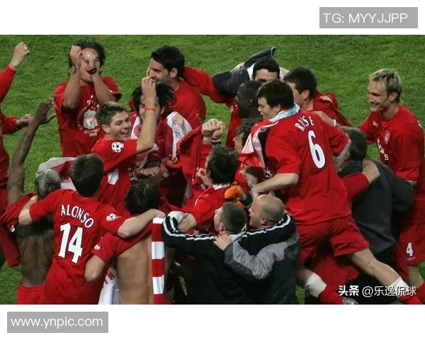 足球明星倒放瞬间解析：从球场到生活的逆转与重生